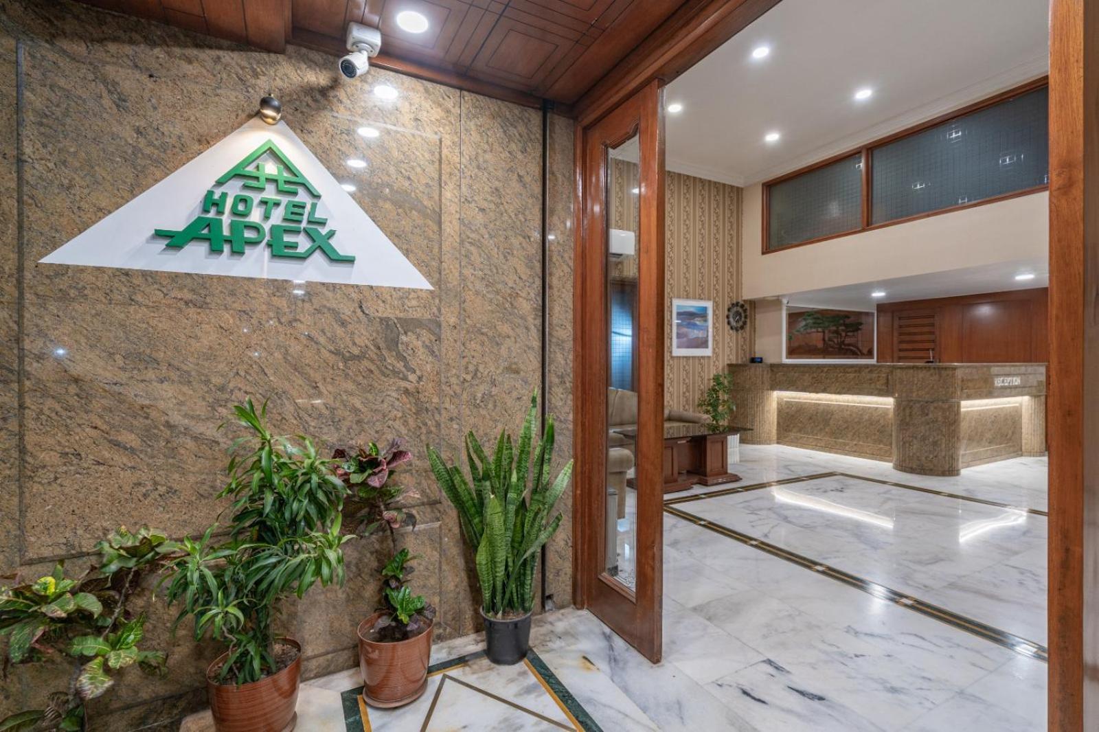 Hotel Apex Surat Buitenkant foto