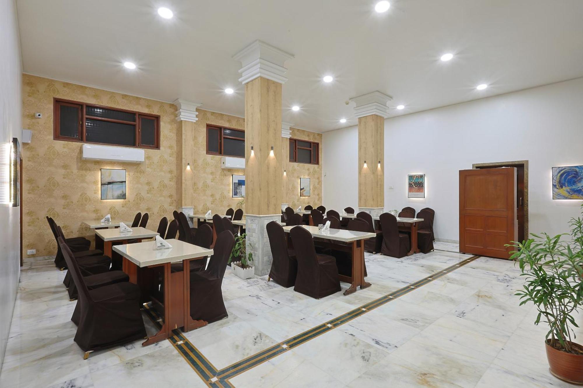 Hotel Apex Surat Buitenkant foto