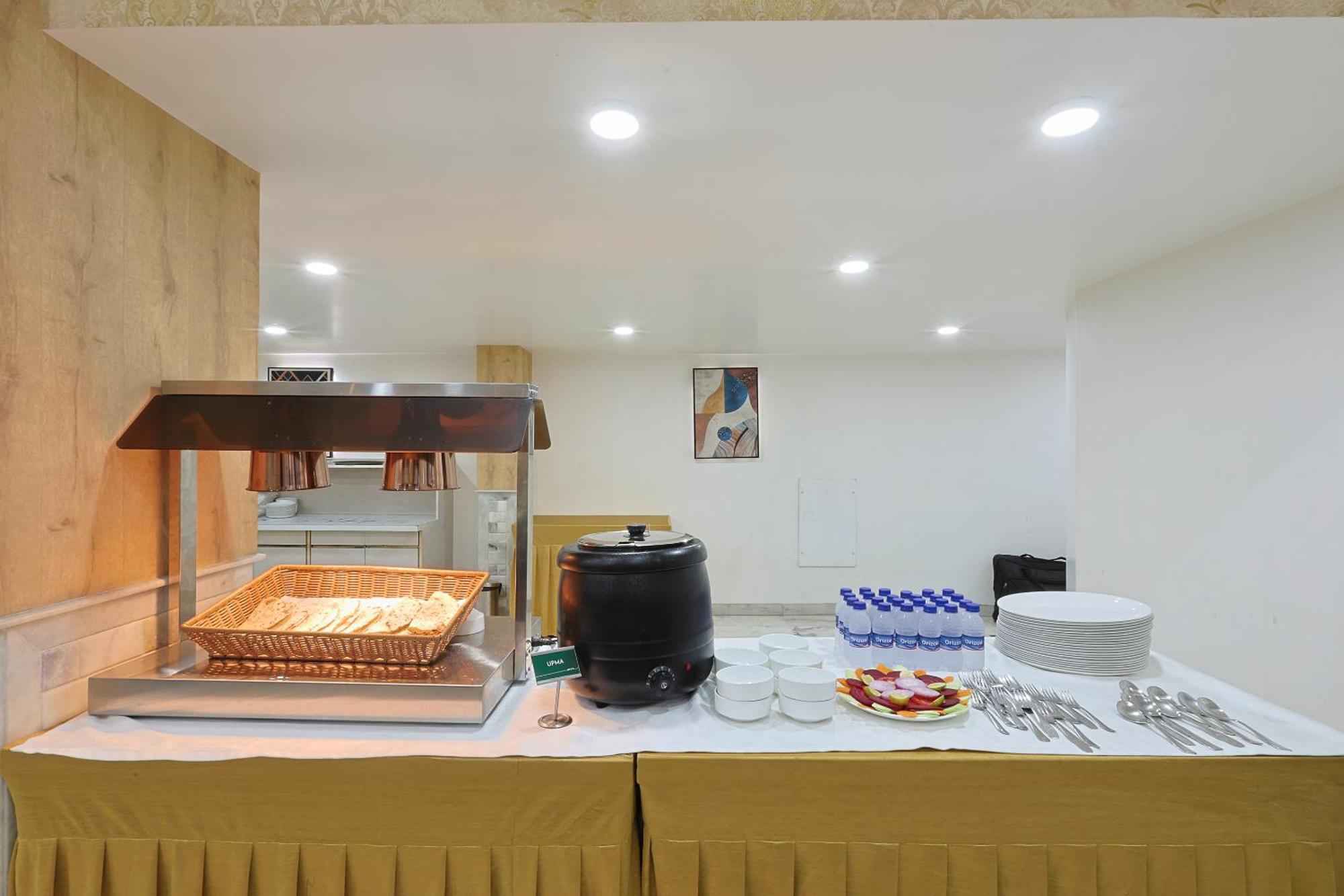 Hotel Apex Surat Buitenkant foto