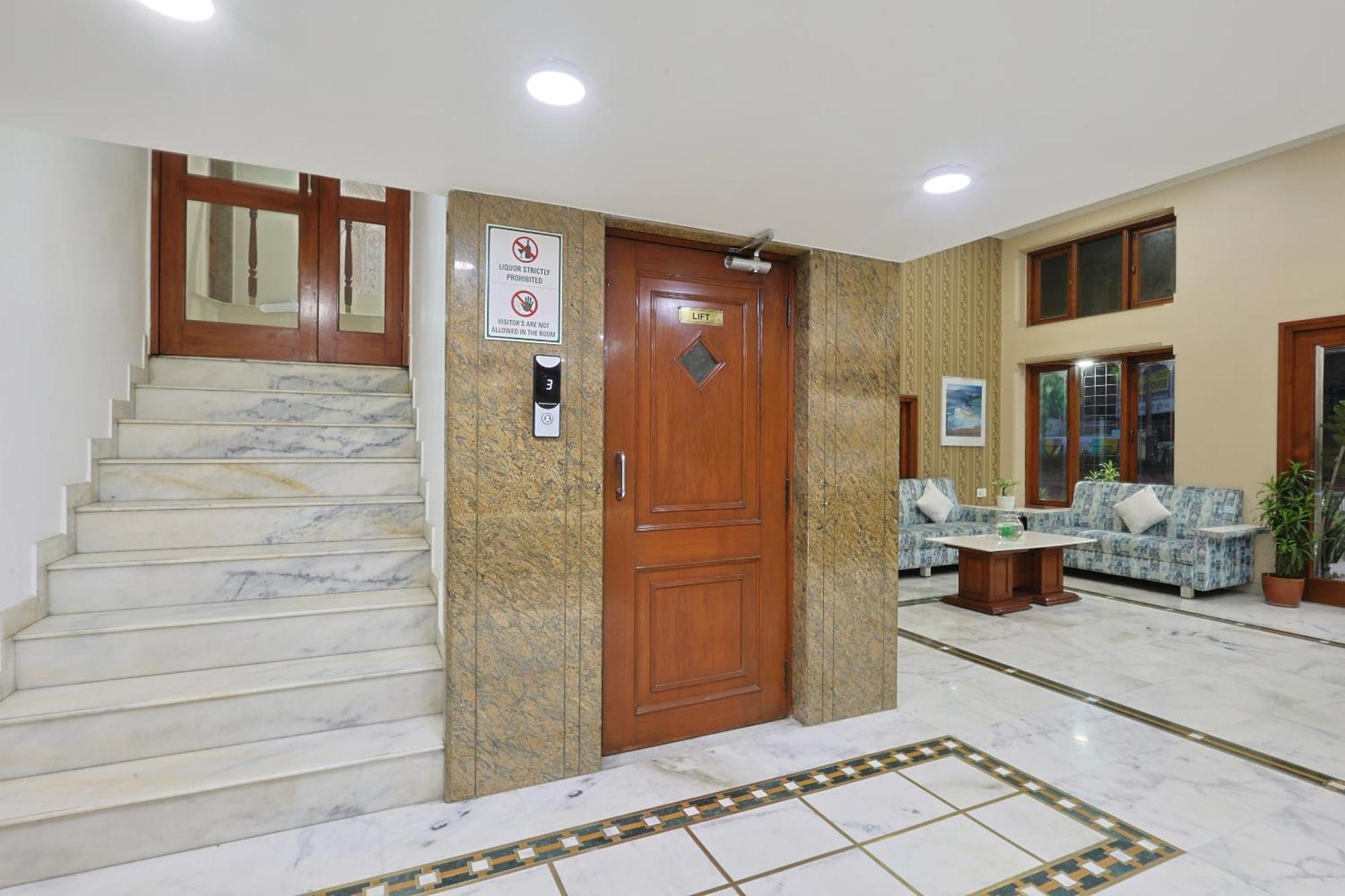 Hotel Apex Surat Buitenkant foto