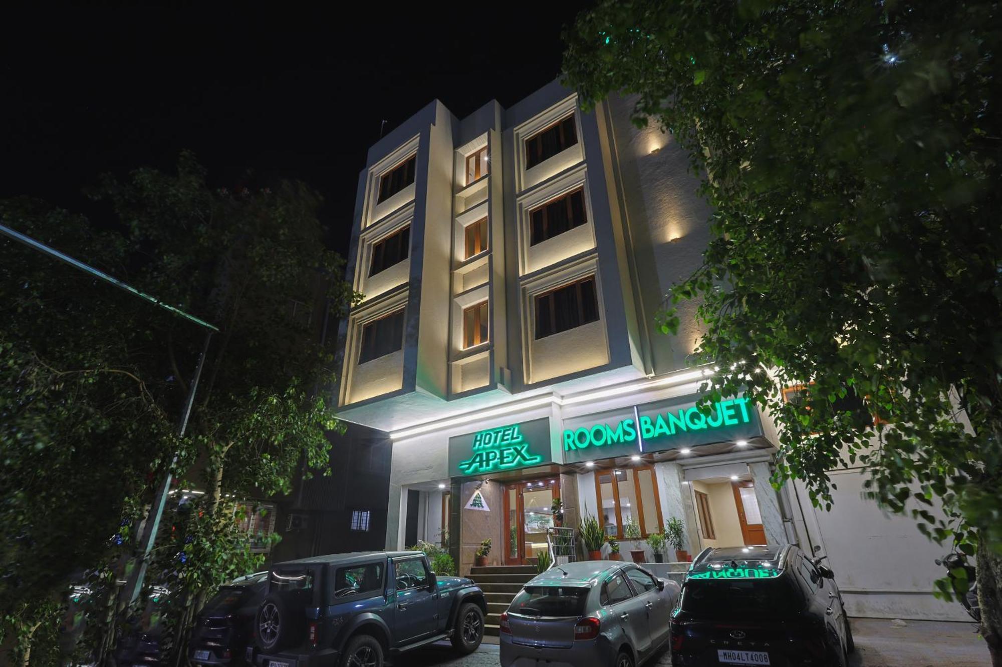 Hotel Apex Surat Buitenkant foto