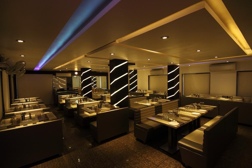 Hotel Apex Surat Buitenkant foto
