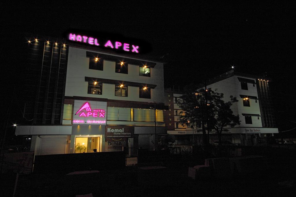 Hotel Apex Surat Buitenkant foto