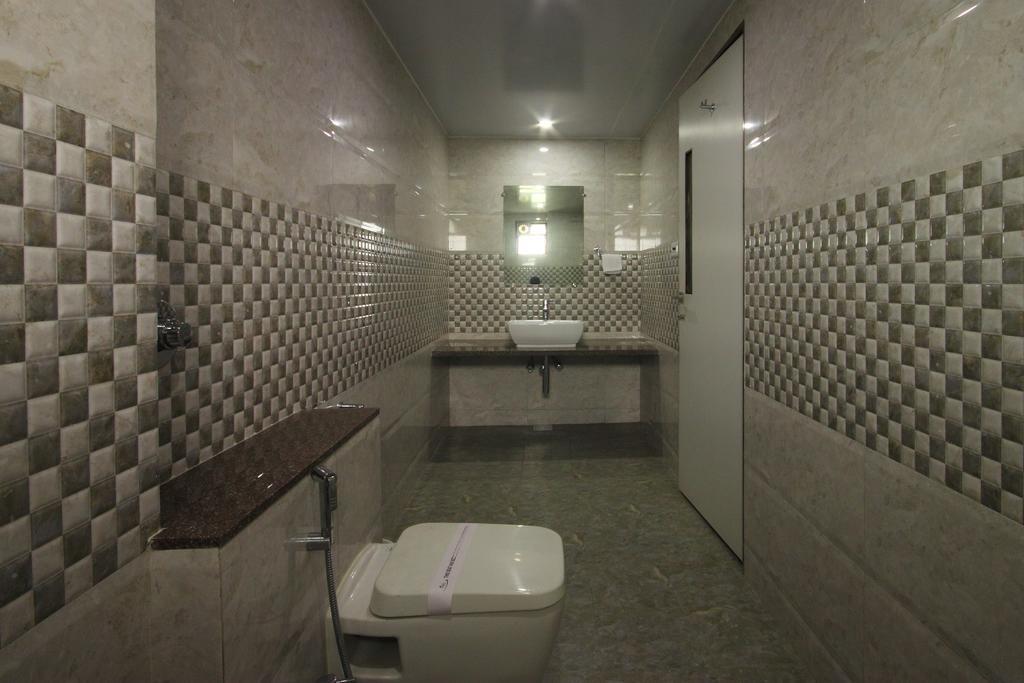 Hotel Apex Surat Kamer foto